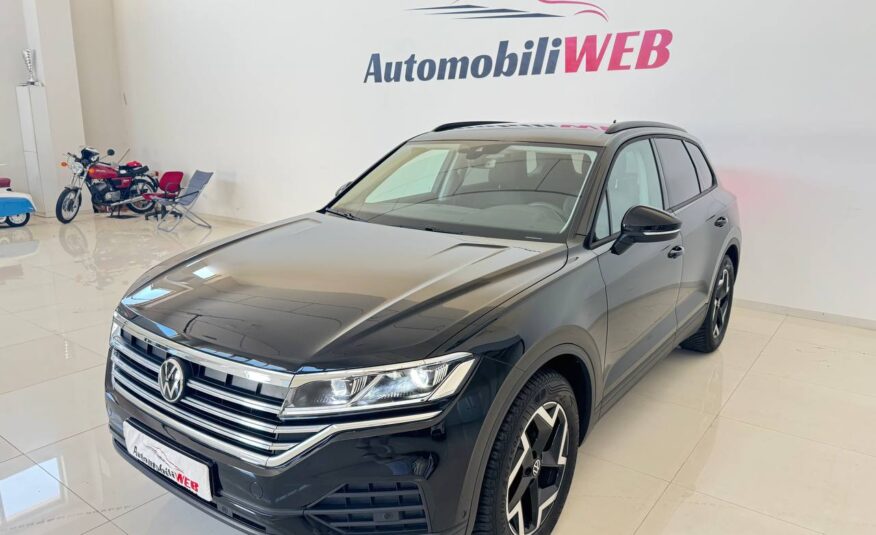 VOLKSWAGEN TOUAREG 3.0 231