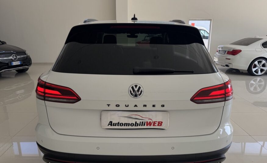 VOLKSWAGEN TOUAREG 3.0 231 BLACK STYLE