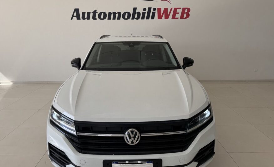 VOLKSWAGEN TOUAREG 3.0 231 BLACK STYLE