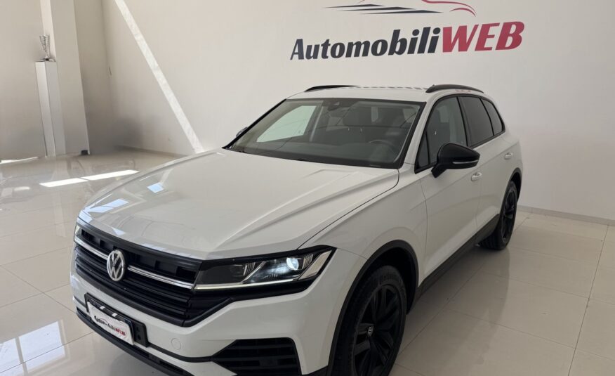 VOLKSWAGEN TOUAREG 3.0 231 BLACK STYLE
