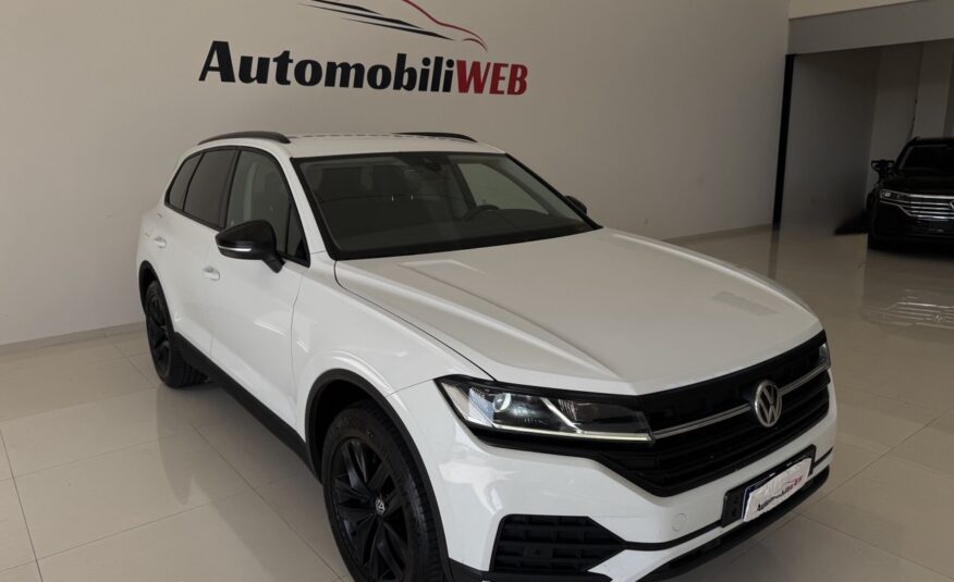 VOLKSWAGEN TOUAREG 3.0 231 BLACK STYLE