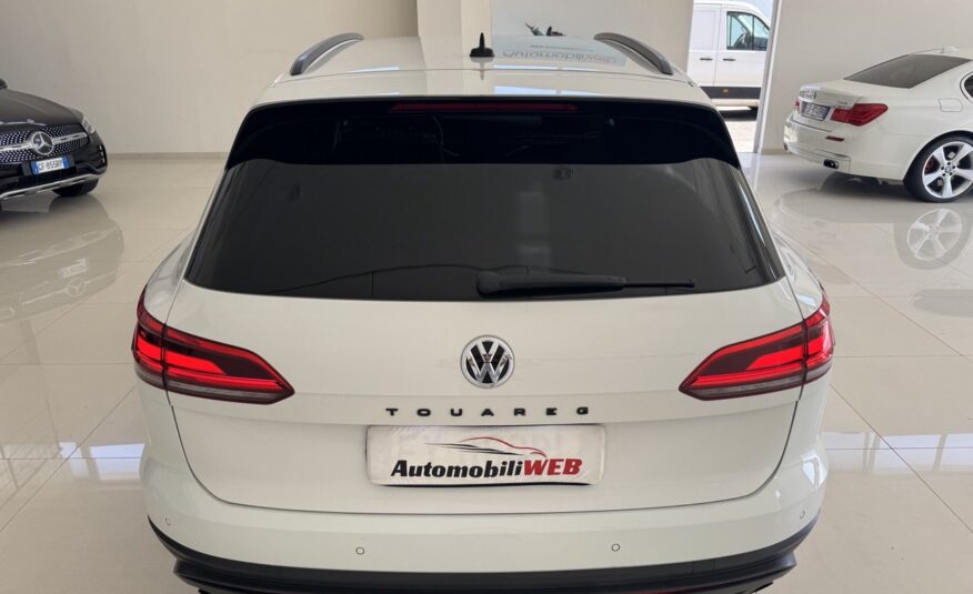 VOLKSWAGEN TOUAREG 3.0 231 BLACK STYLE