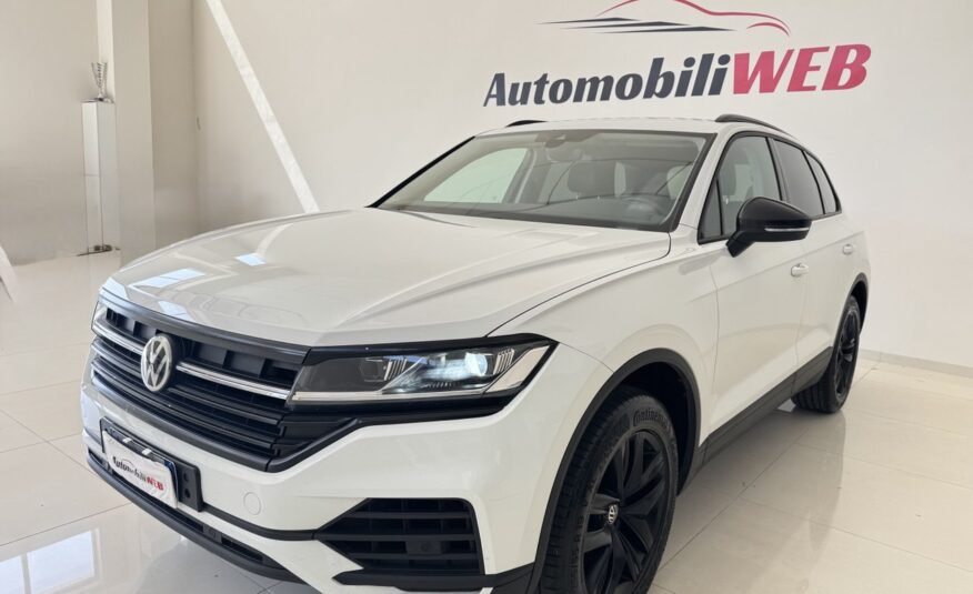 VOLKSWAGEN TOUAREG 3.0 231 BLACK STYLE