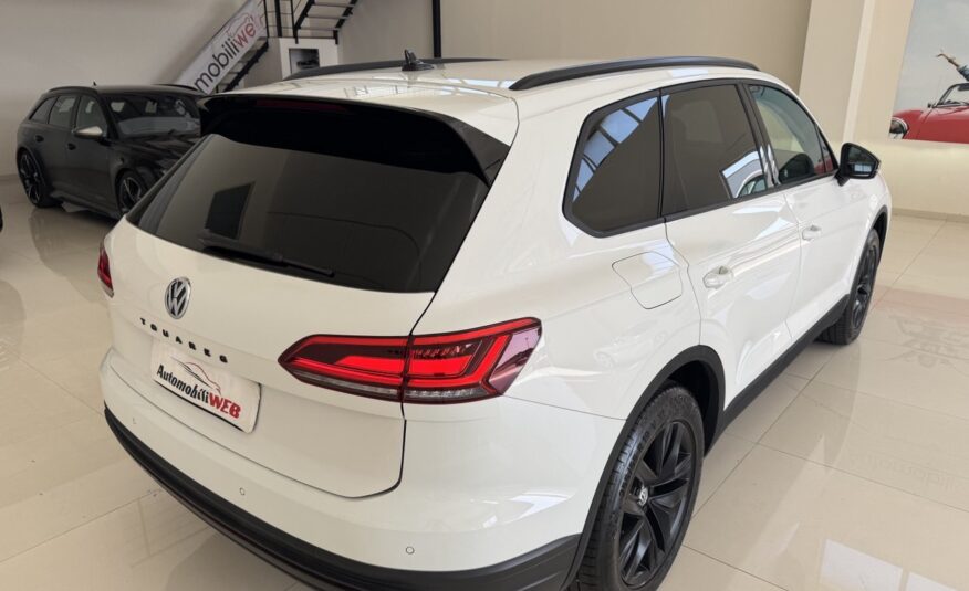 VOLKSWAGEN TOUAREG 3.0 231 BLACK STYLE