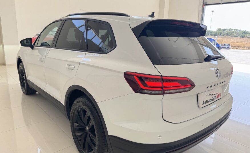 VOLKSWAGEN TOUAREG 3.0 231 BLACK STYLE