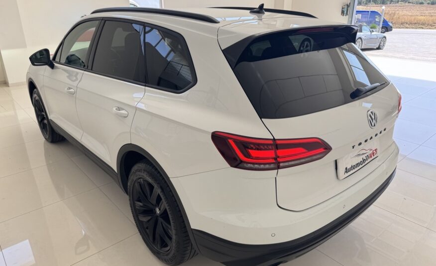VOLKSWAGEN TOUAREG 3.0 231 BLACK STYLE