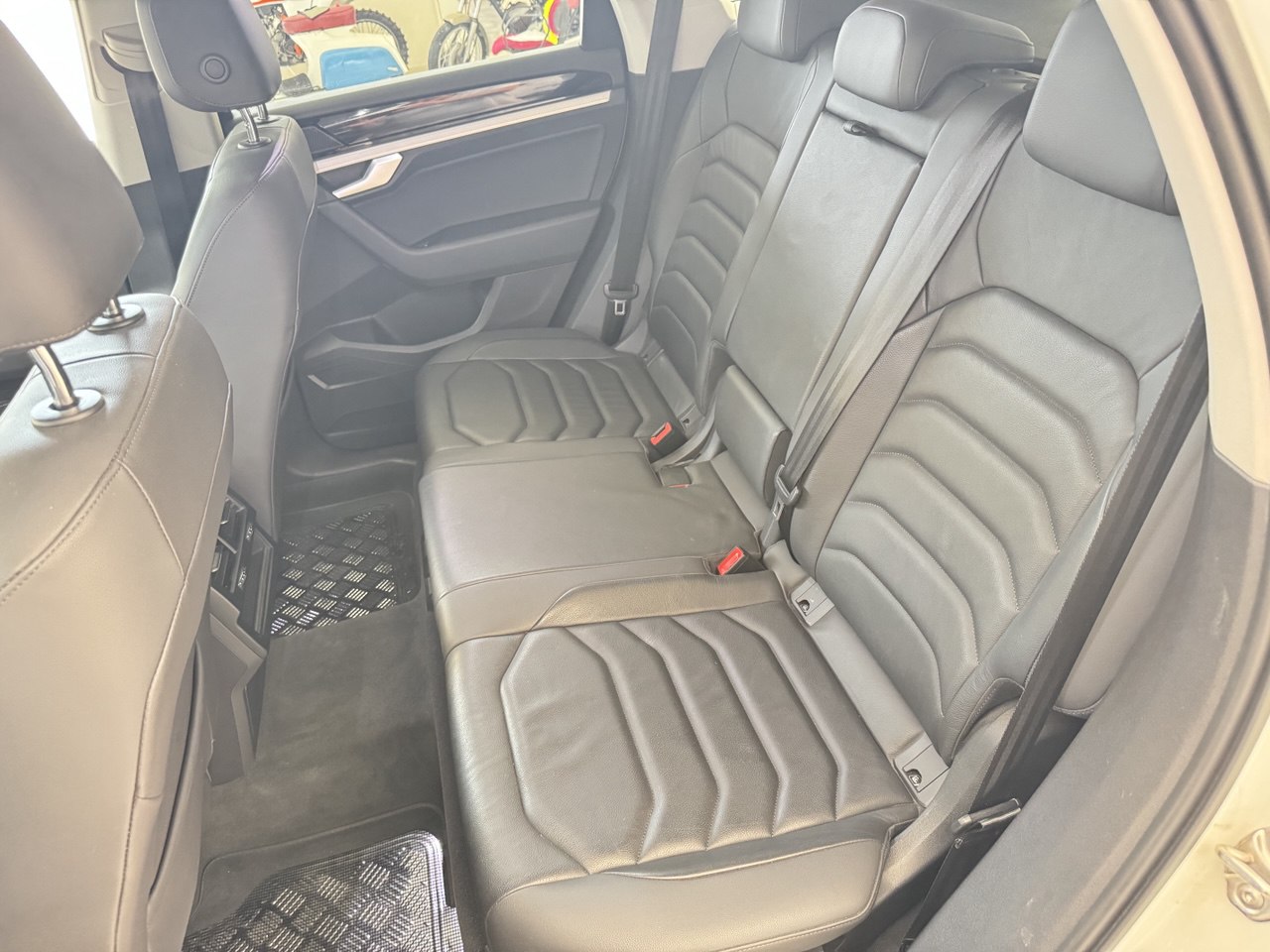 VOLKSWAGEN TOUAREG 3.0 231 BLACK STYLE