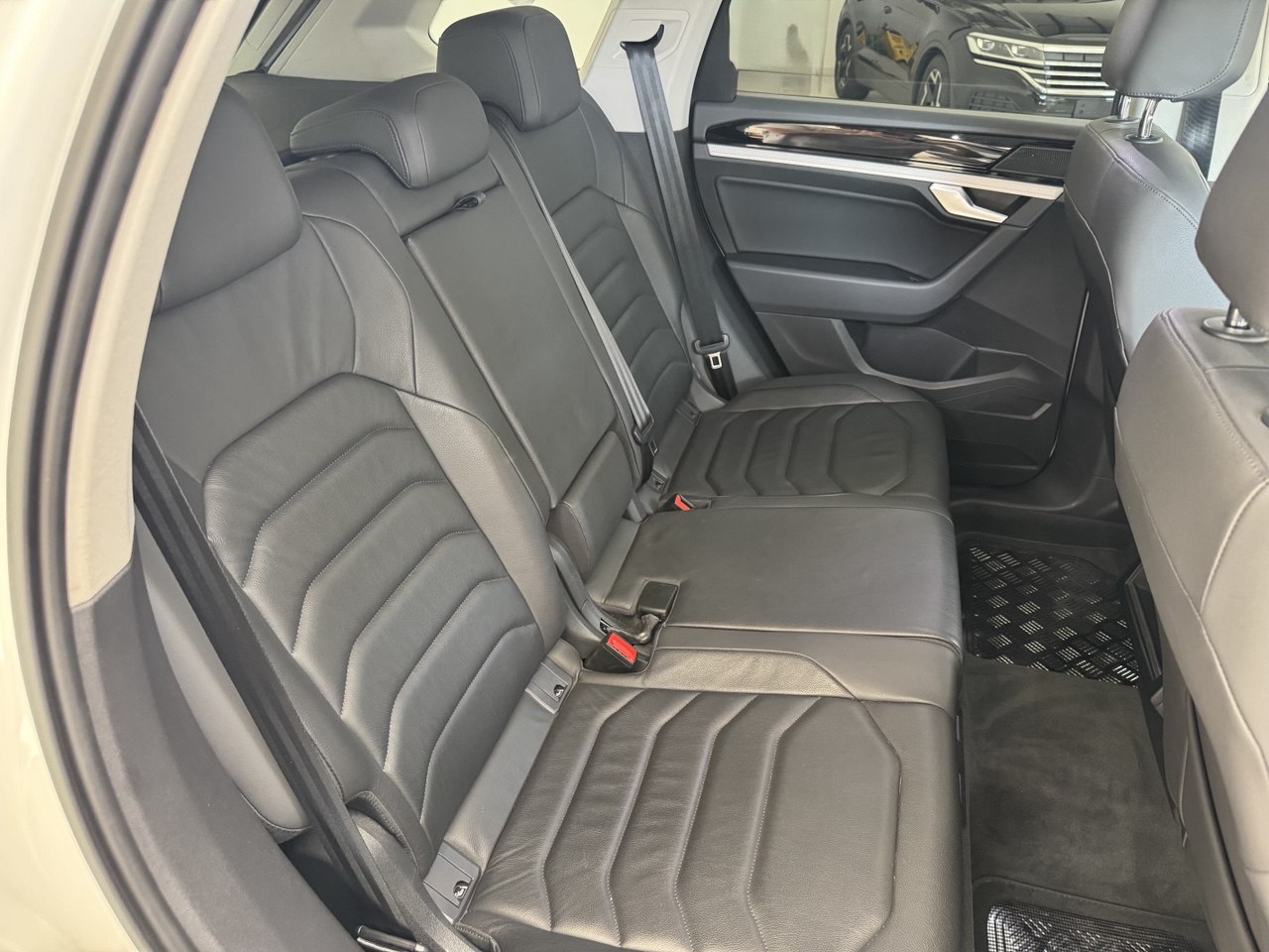 VOLKSWAGEN TOUAREG 3.0 231 BLACK STYLE