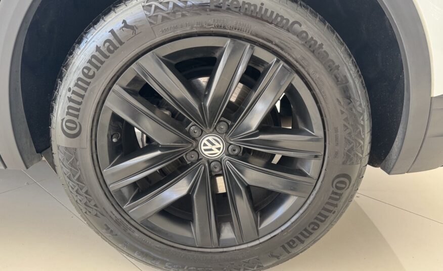 VOLKSWAGEN TOUAREG 3.0 231 BLACK STYLE