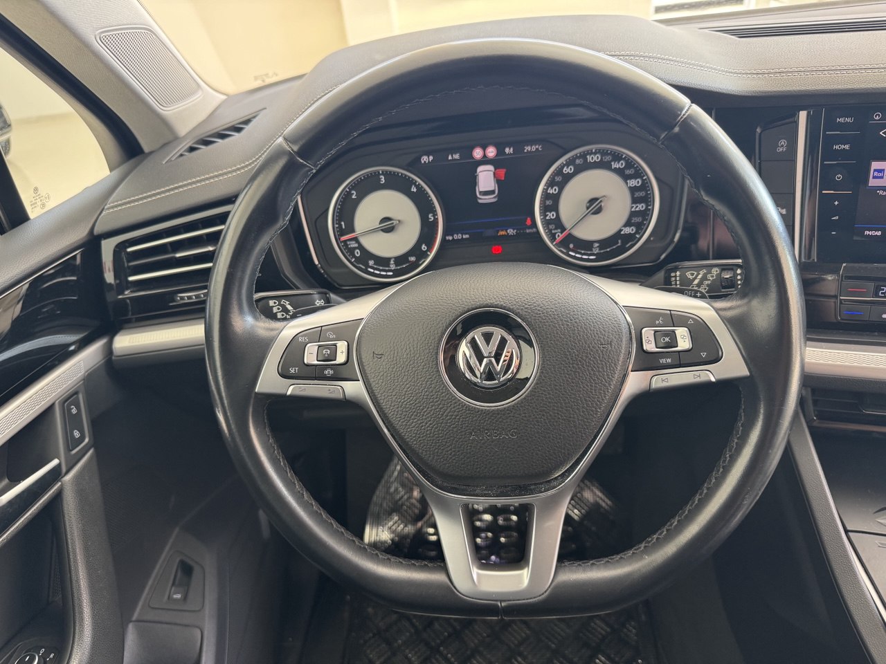 VOLKSWAGEN TOUAREG 3.0 231 BLACK STYLE