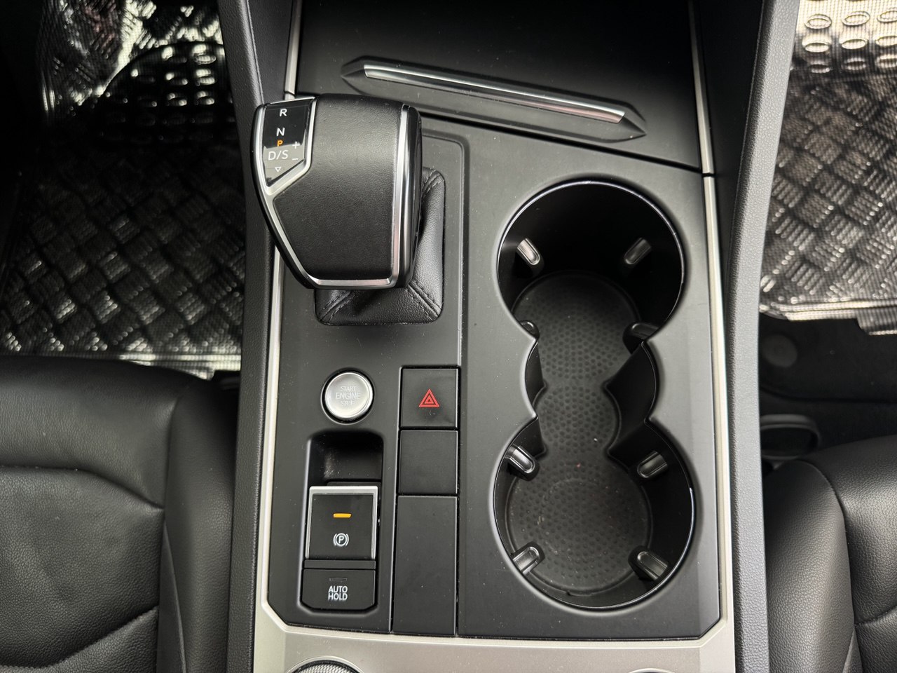 VOLKSWAGEN TOUAREG 3.0 231 BLACK STYLE