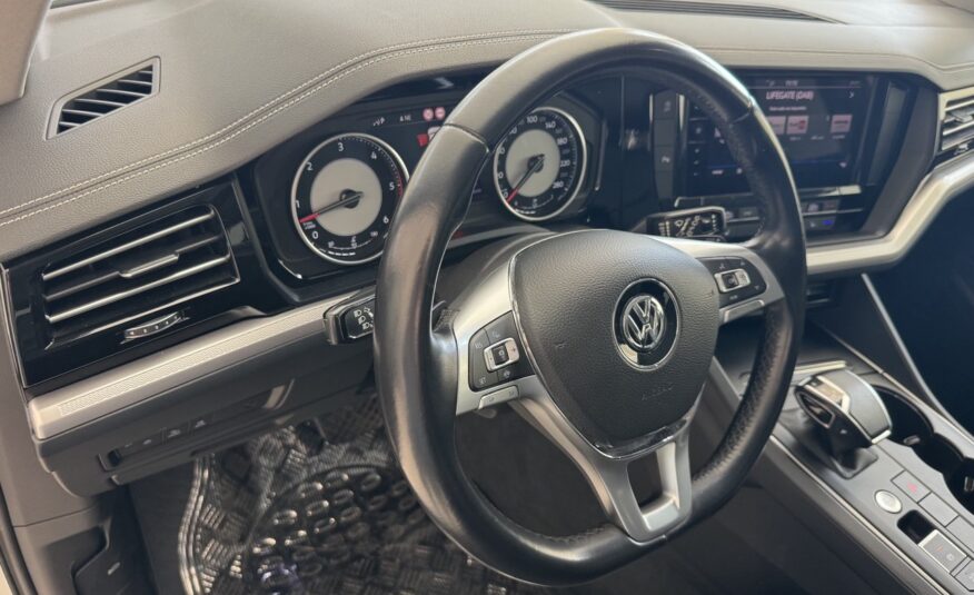 VOLKSWAGEN TOUAREG 3.0 231 BLACK STYLE
