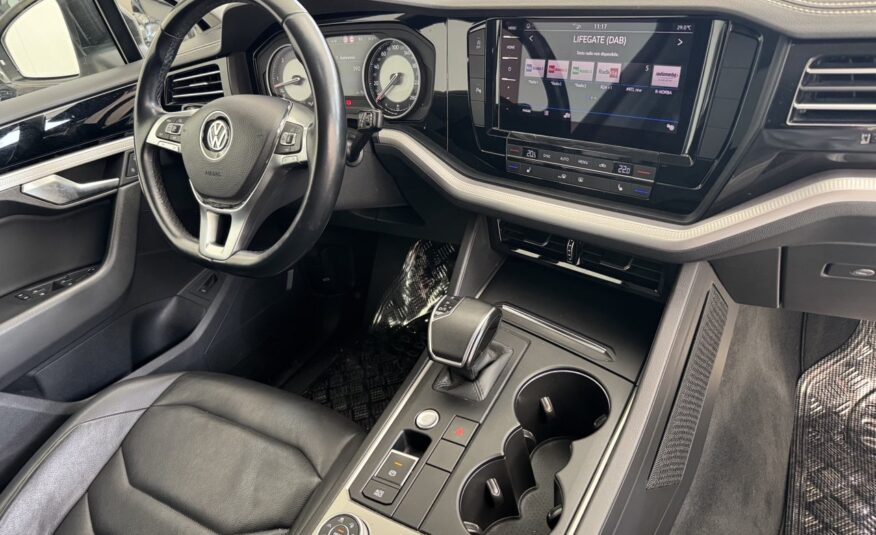 VOLKSWAGEN TOUAREG 3.0 231 BLACK STYLE