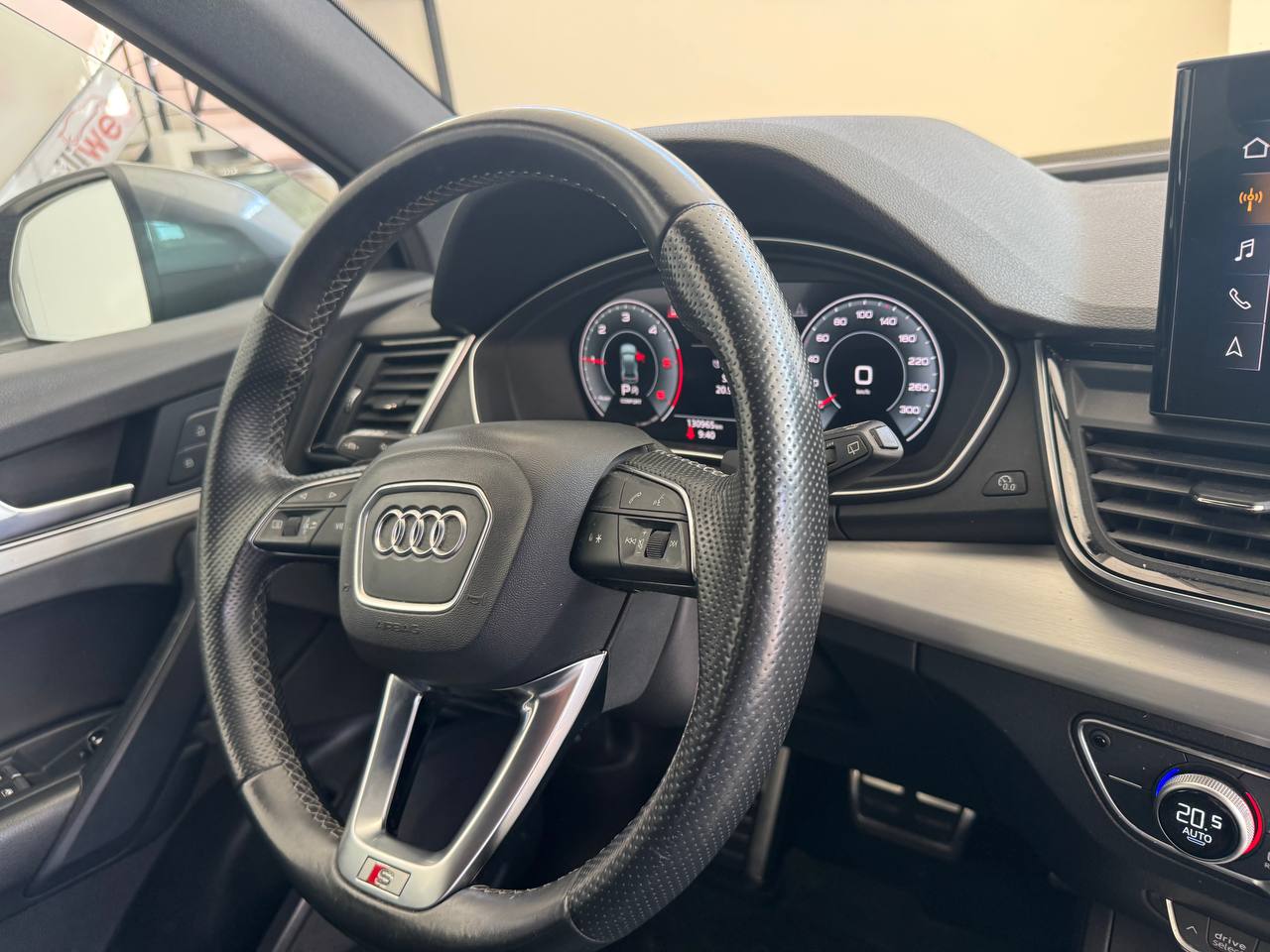 AUDI Q5 SPORTBACL S-LINE IDENTITY BLACK