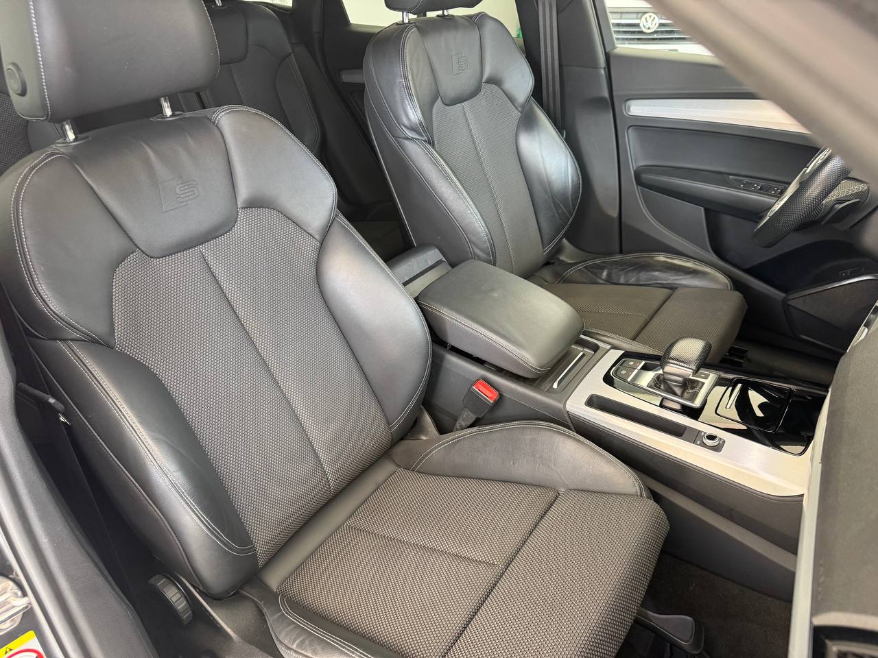 AUDI Q5 SPORTBACL S-LINE IDENTITY BLACK