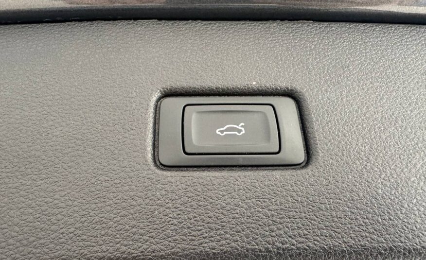 AUDI Q5 SPORTBACL S-LINE IDENTITY BLACK