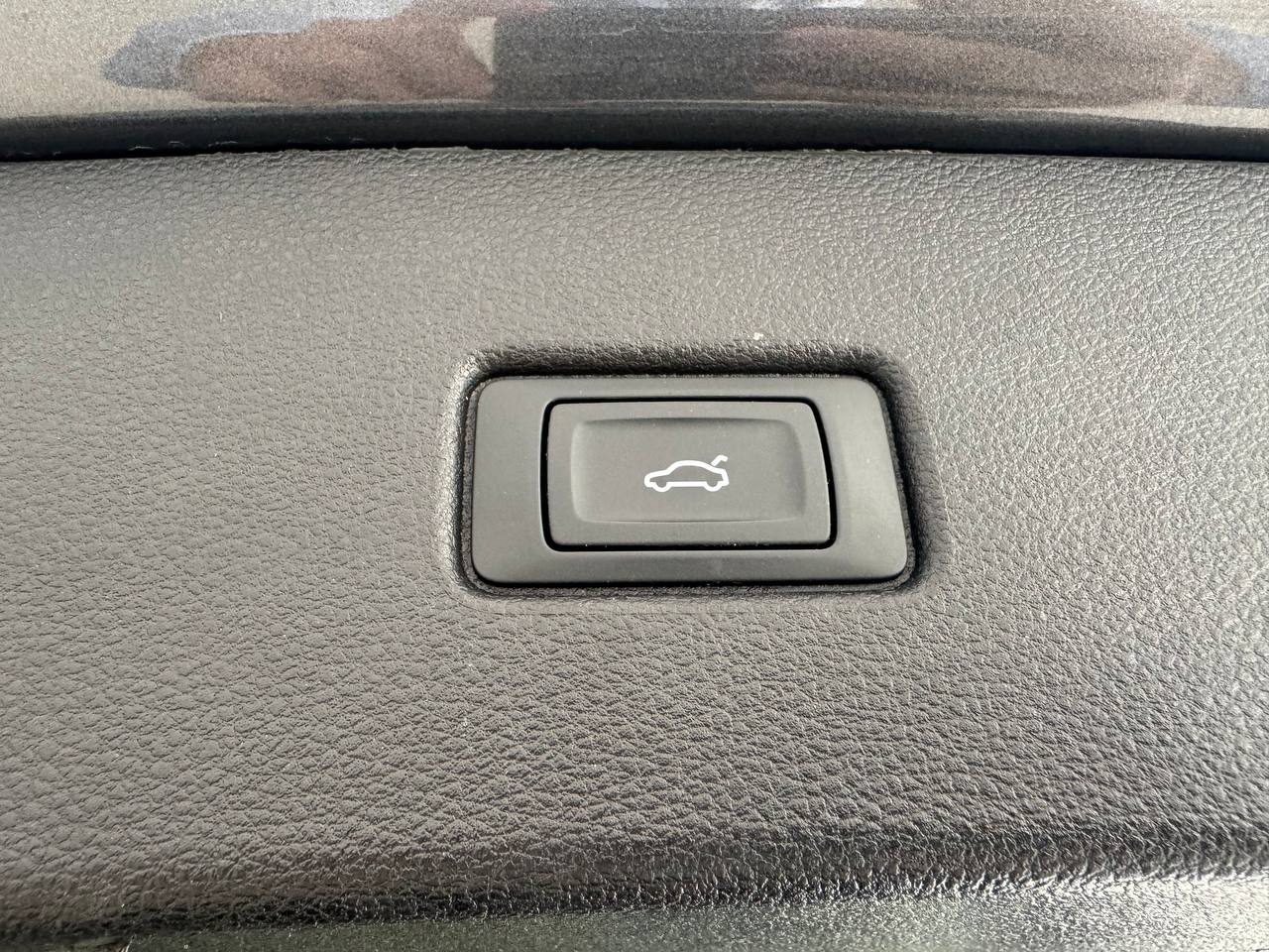 AUDI Q5 SPORTBACL S-LINE IDENTITY BLACK