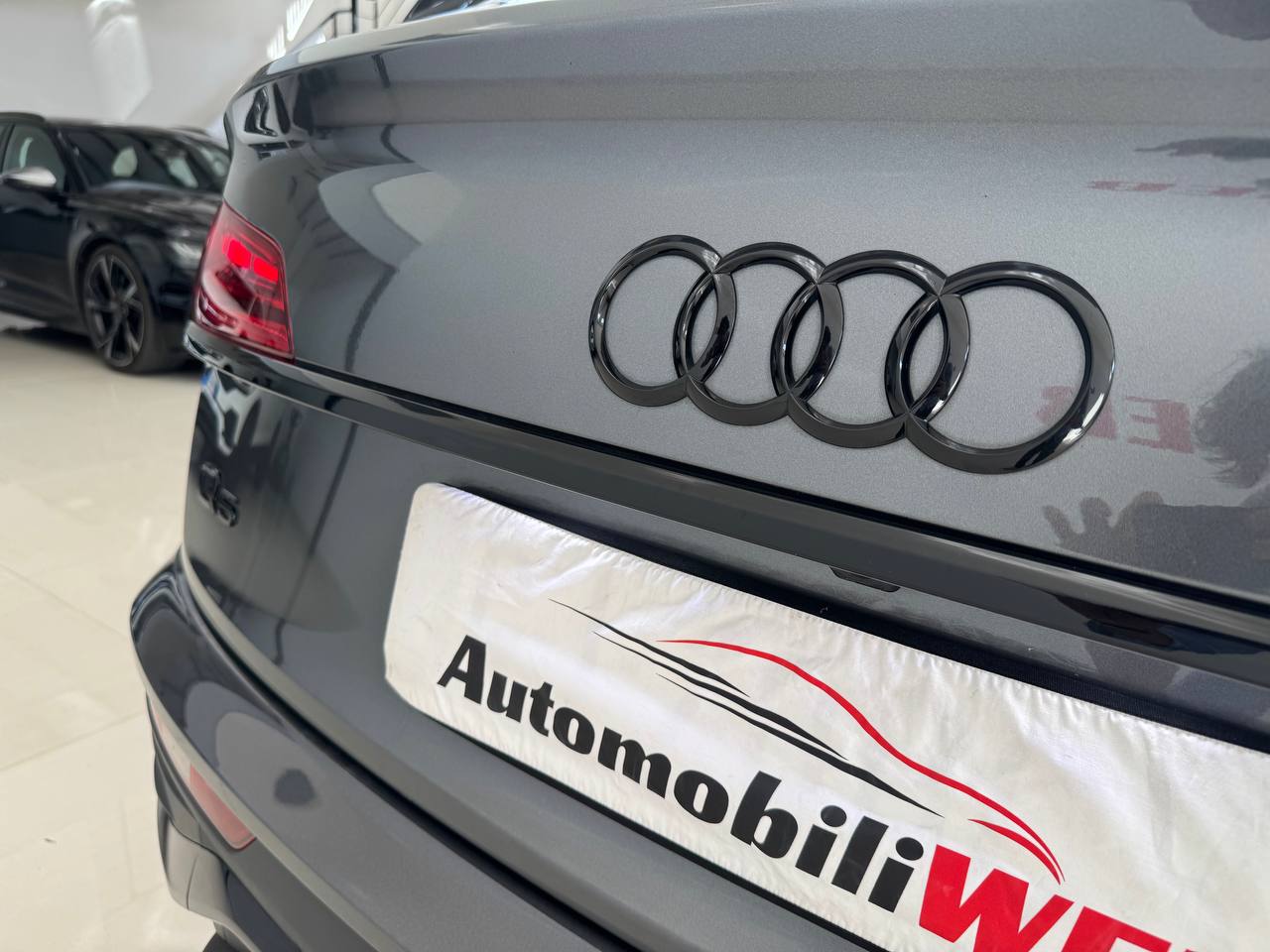 AUDI Q5 SPORTBACL S-LINE IDENTITY BLACK