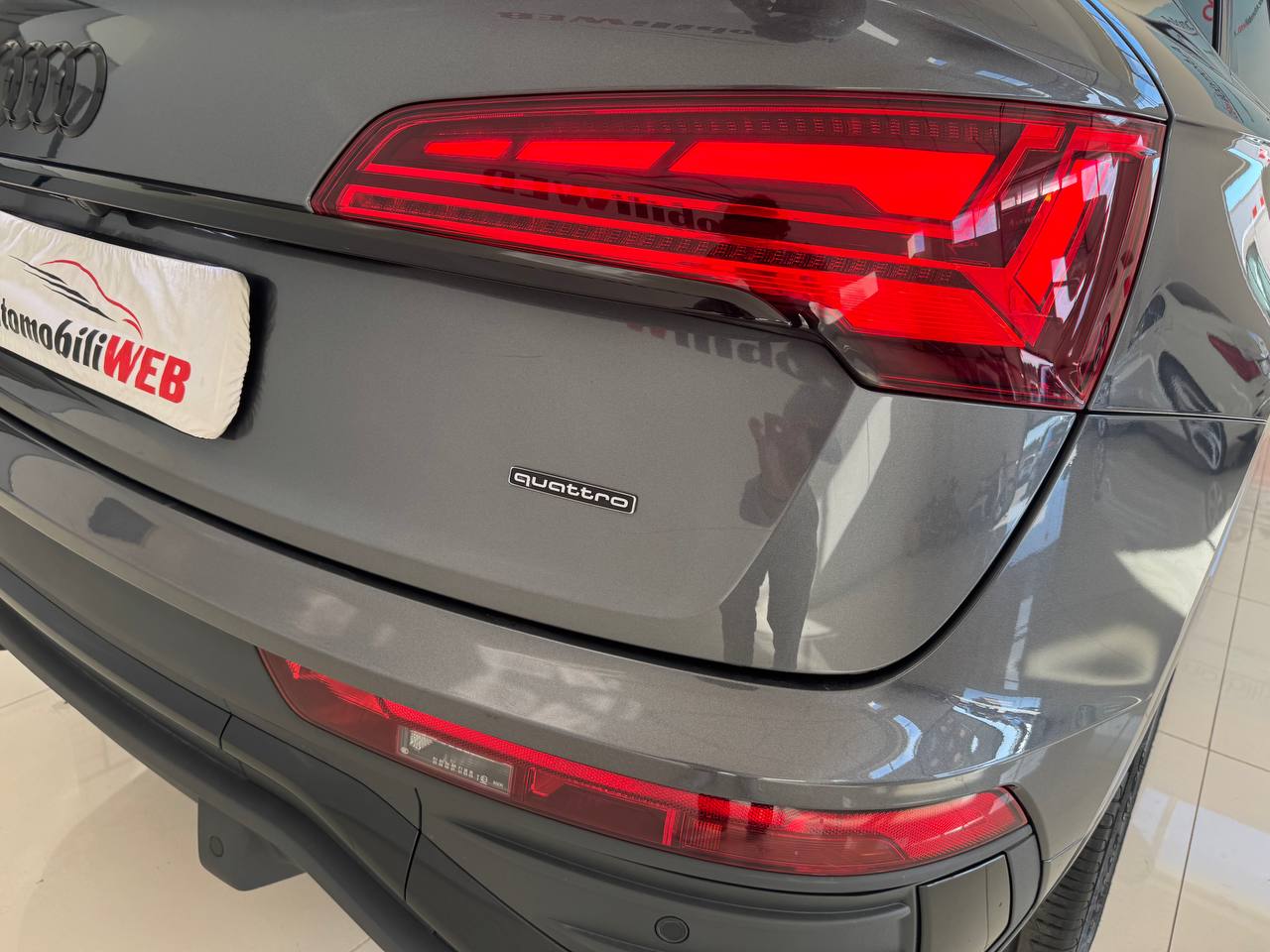 AUDI Q5 SPORTBACL S-LINE IDENTITY BLACK