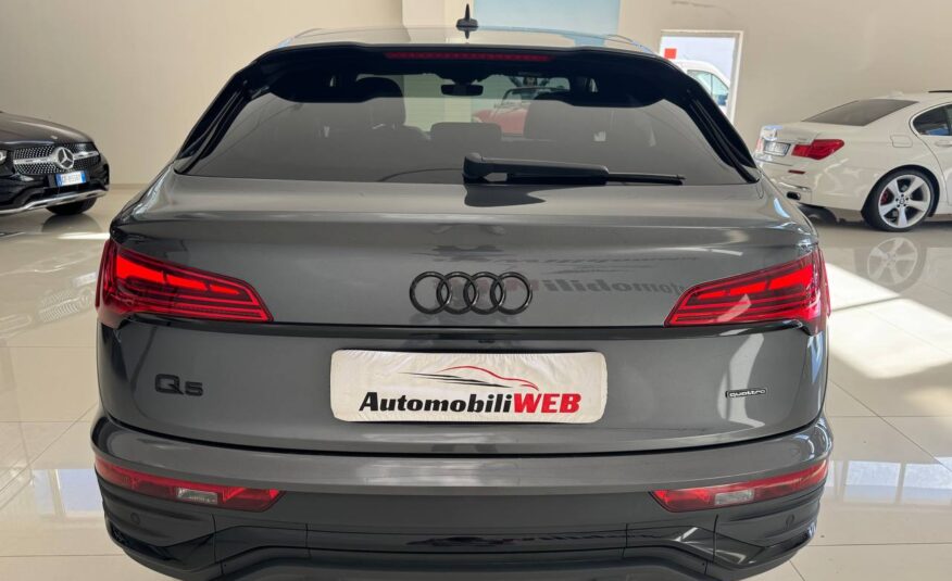 AUDI Q5 SPORTBACL S-LINE IDENTITY BLACK