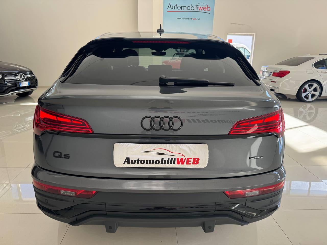 AUDI Q5 SPORTBACL S-LINE IDENTITY BLACK