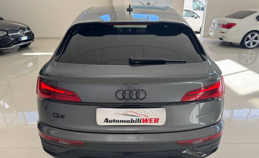 AUDI Q5 SPORTBACL S-LINE IDENTITY BLACK