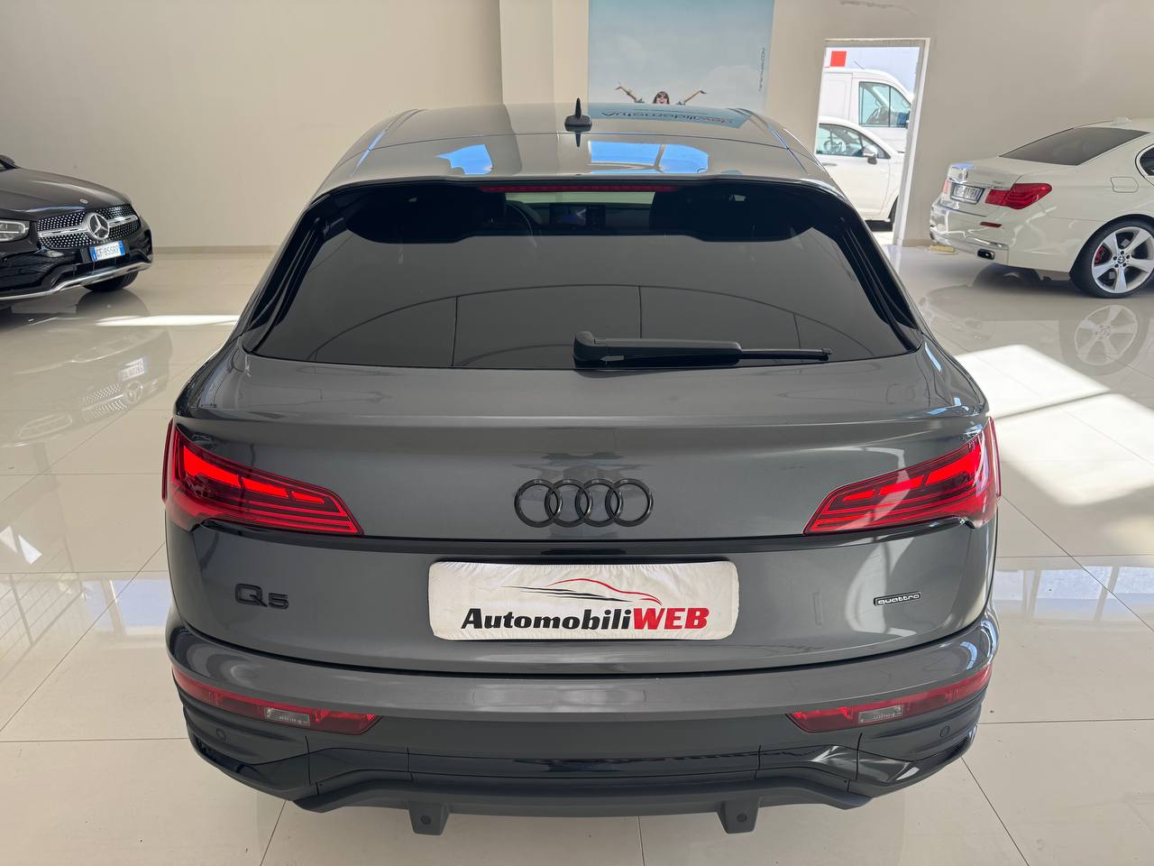 AUDI Q5 SPORTBACL S-LINE IDENTITY BLACK