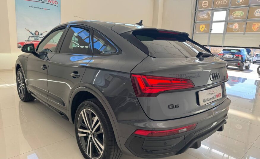 AUDI Q5 SPORTBACL S-LINE IDENTITY BLACK