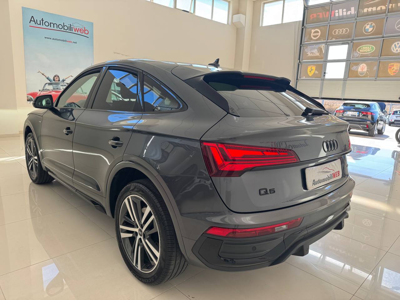 AUDI Q5 SPORTBACL S-LINE IDENTITY BLACK