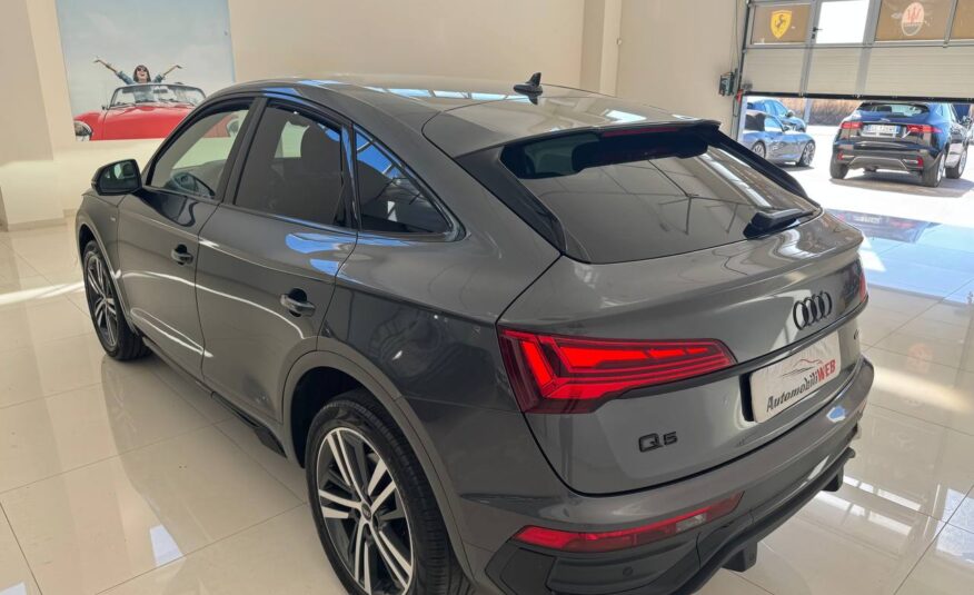 AUDI Q5 SPORTBACL S-LINE IDENTITY BLACK