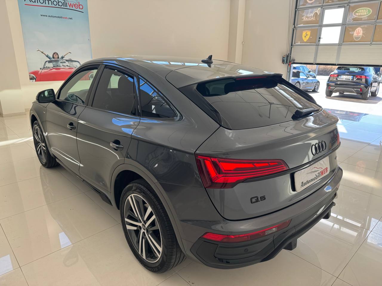 AUDI Q5 SPORTBACL S-LINE IDENTITY BLACK