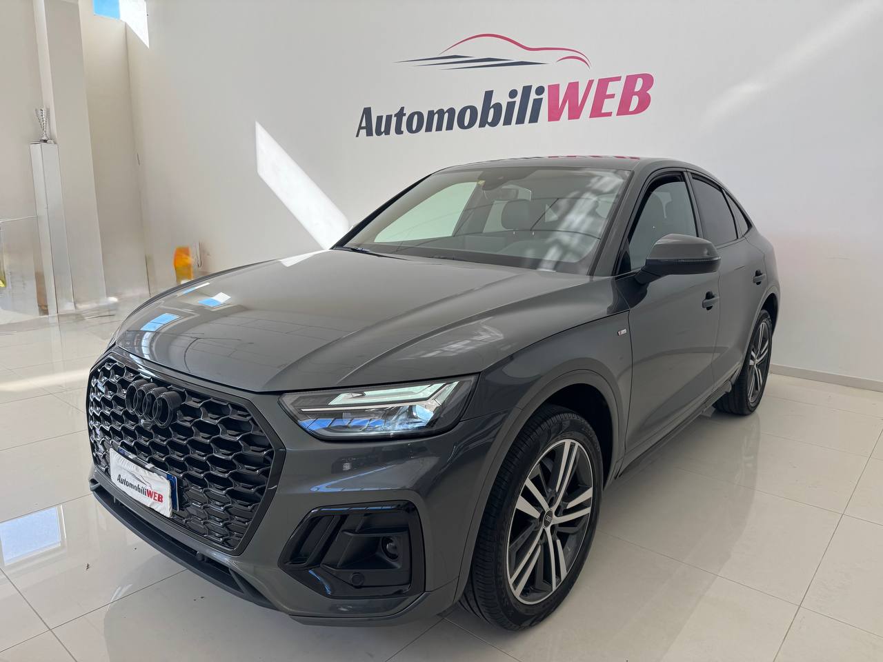 AUDI Q5 SPORTBACL S-LINE IDENTITY BLACK