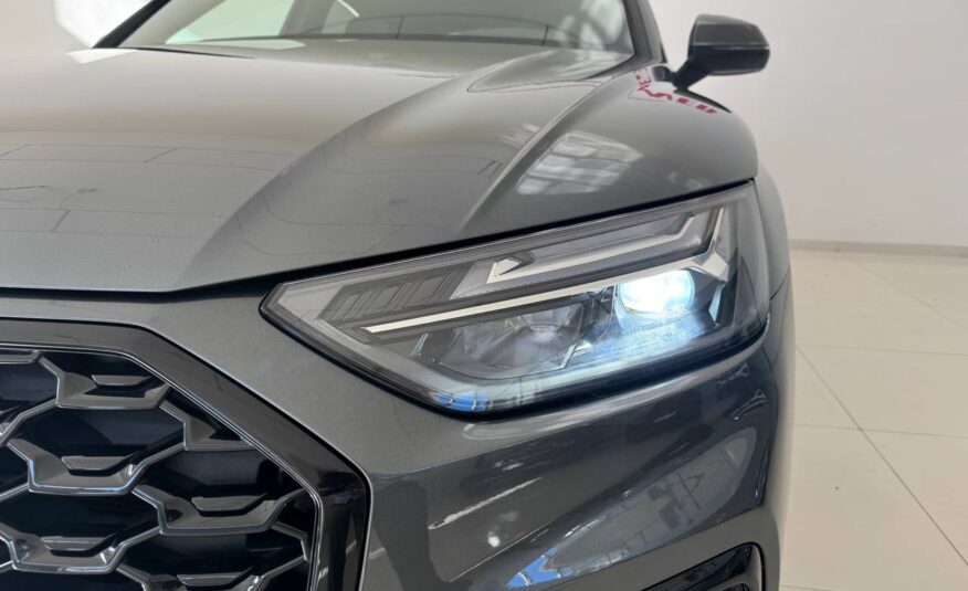 AUDI Q5 SPORTBACL S-LINE IDENTITY BLACK