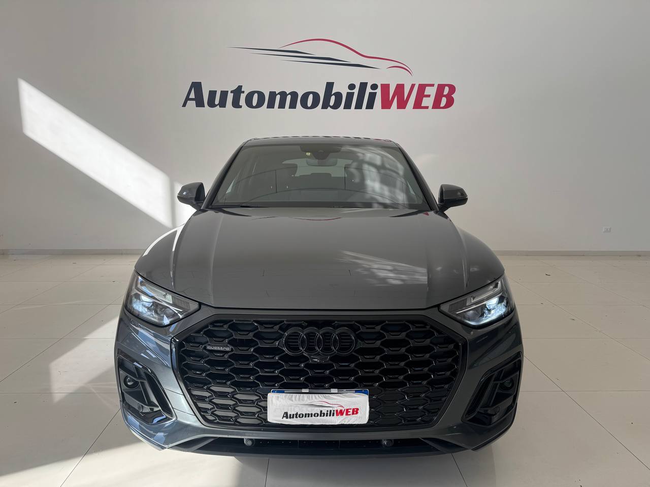 AUDI Q5 SPORTBACL S-LINE IDENTITY BLACK