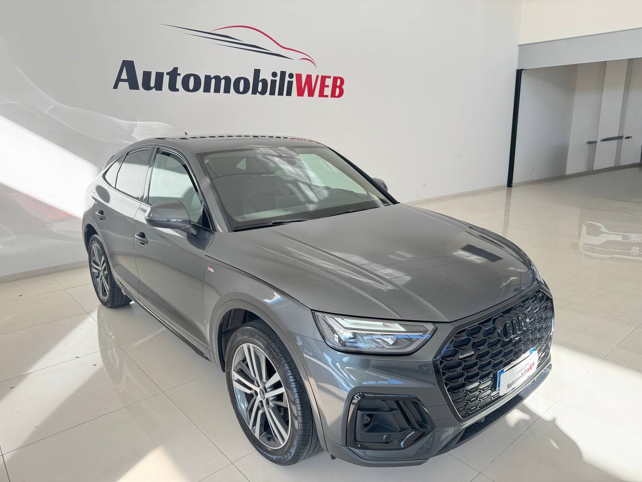 AUDI Q5 SPORTBACL S-LINE IDENTITY BLACK