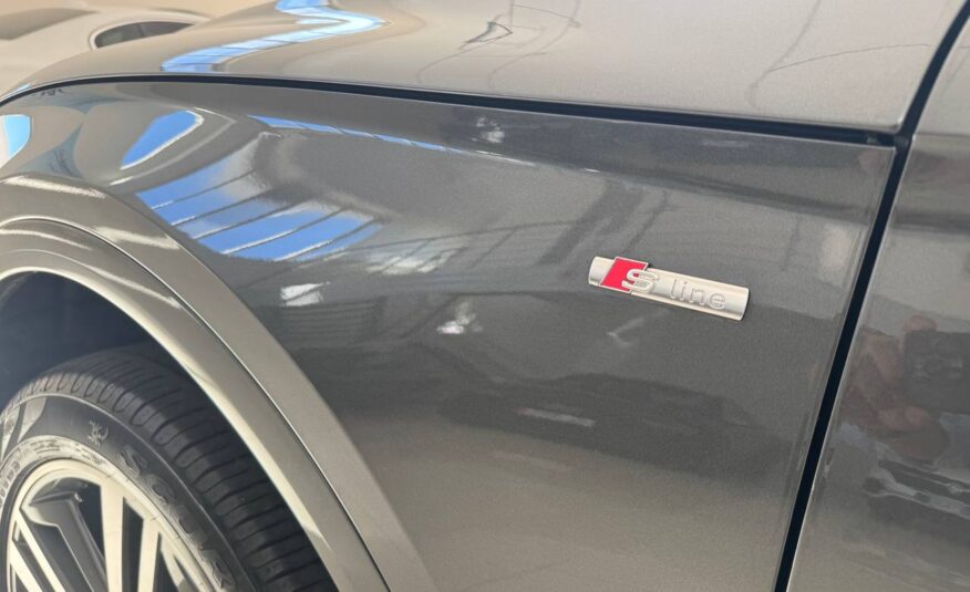 AUDI Q5 SPORTBACL S-LINE IDENTITY BLACK