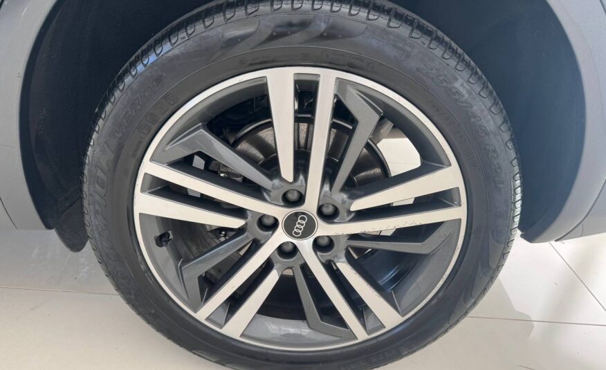 AUDI Q5 SPORTBACL S-LINE IDENTITY BLACK