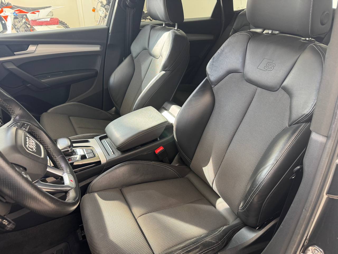 AUDI Q5 SPORTBACL S-LINE IDENTITY BLACK