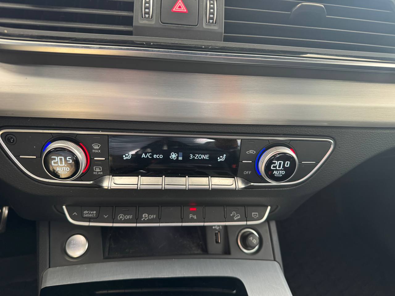 AUDI Q5 SPORTBACL S-LINE IDENTITY BLACK