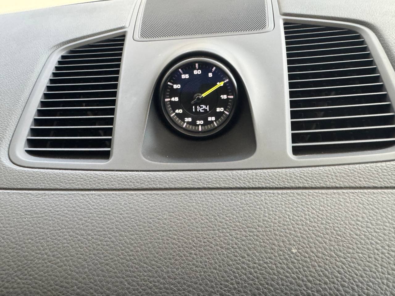 PORSCHE CAYENNE COUPE’ E-HYBRID