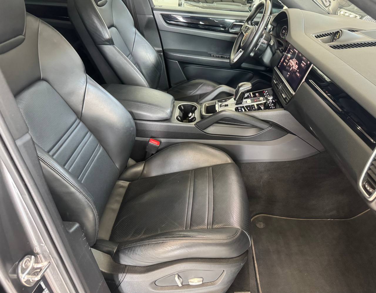 PORSCHE CAYENNE COUPE’ E-HYBRID