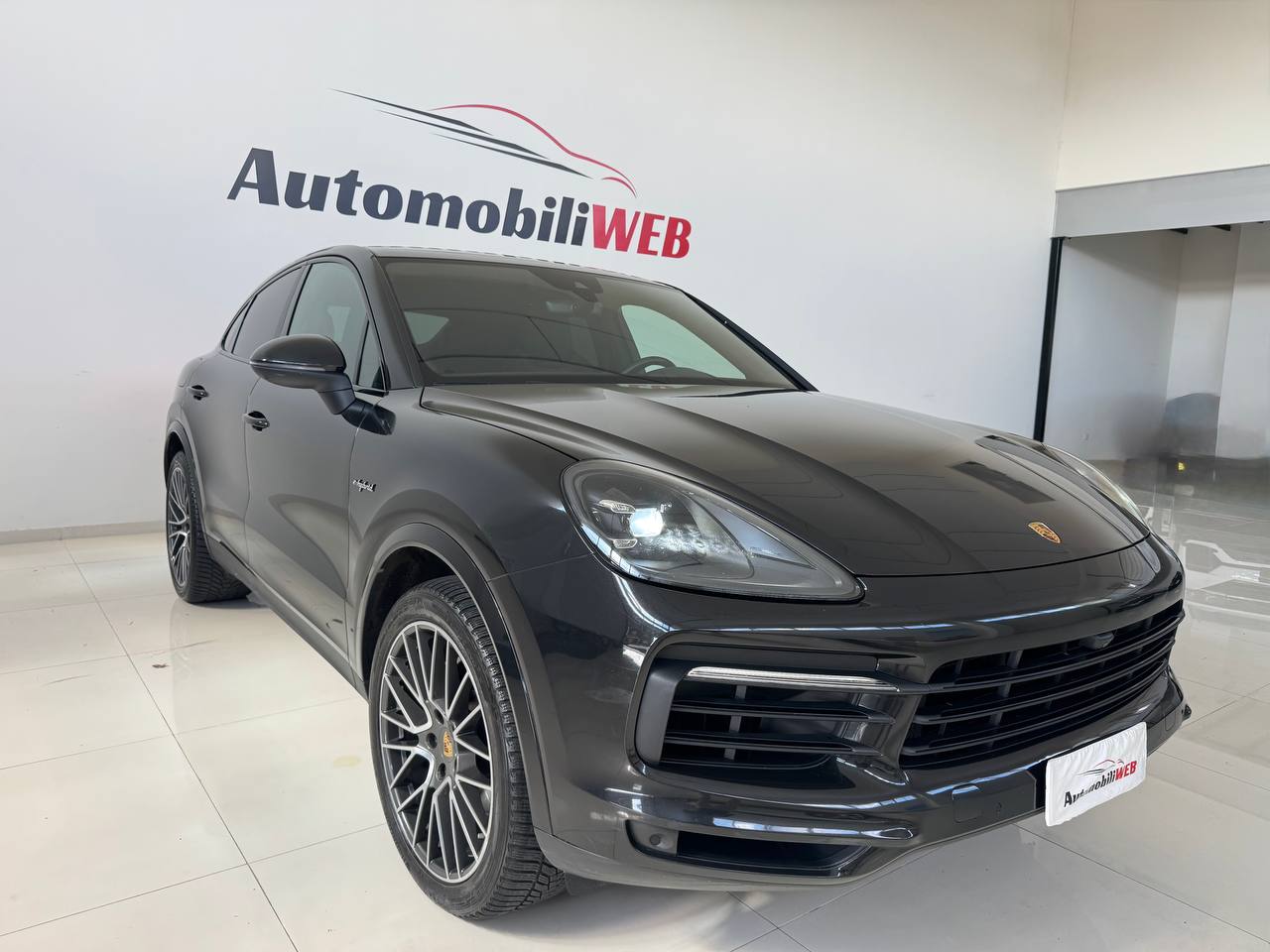 PORSCHE CAYENNE COUPE’ E-HYBRID