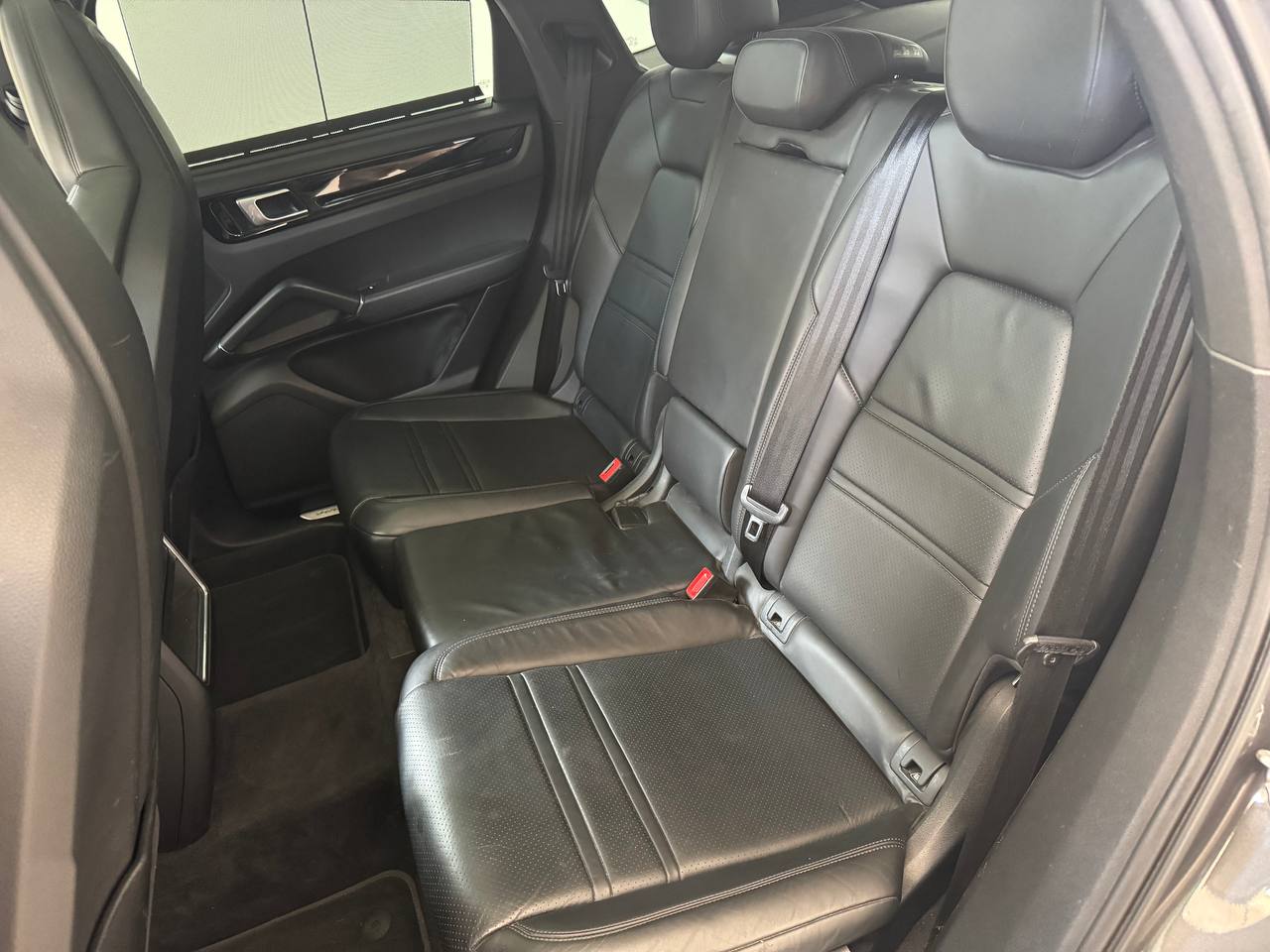 PORSCHE CAYENNE COUPE’ E-HYBRID