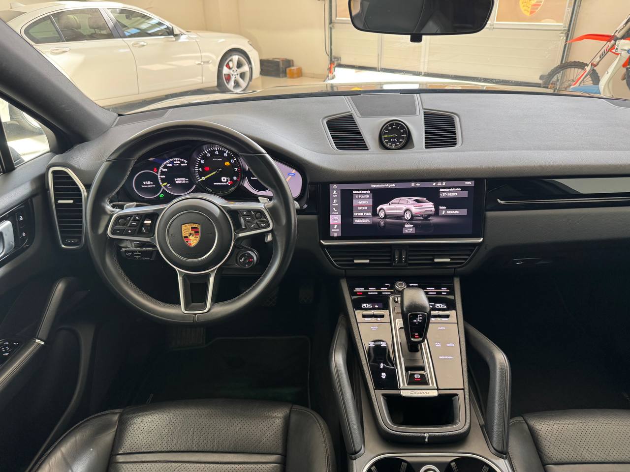 PORSCHE CAYENNE COUPE’ E-HYBRID