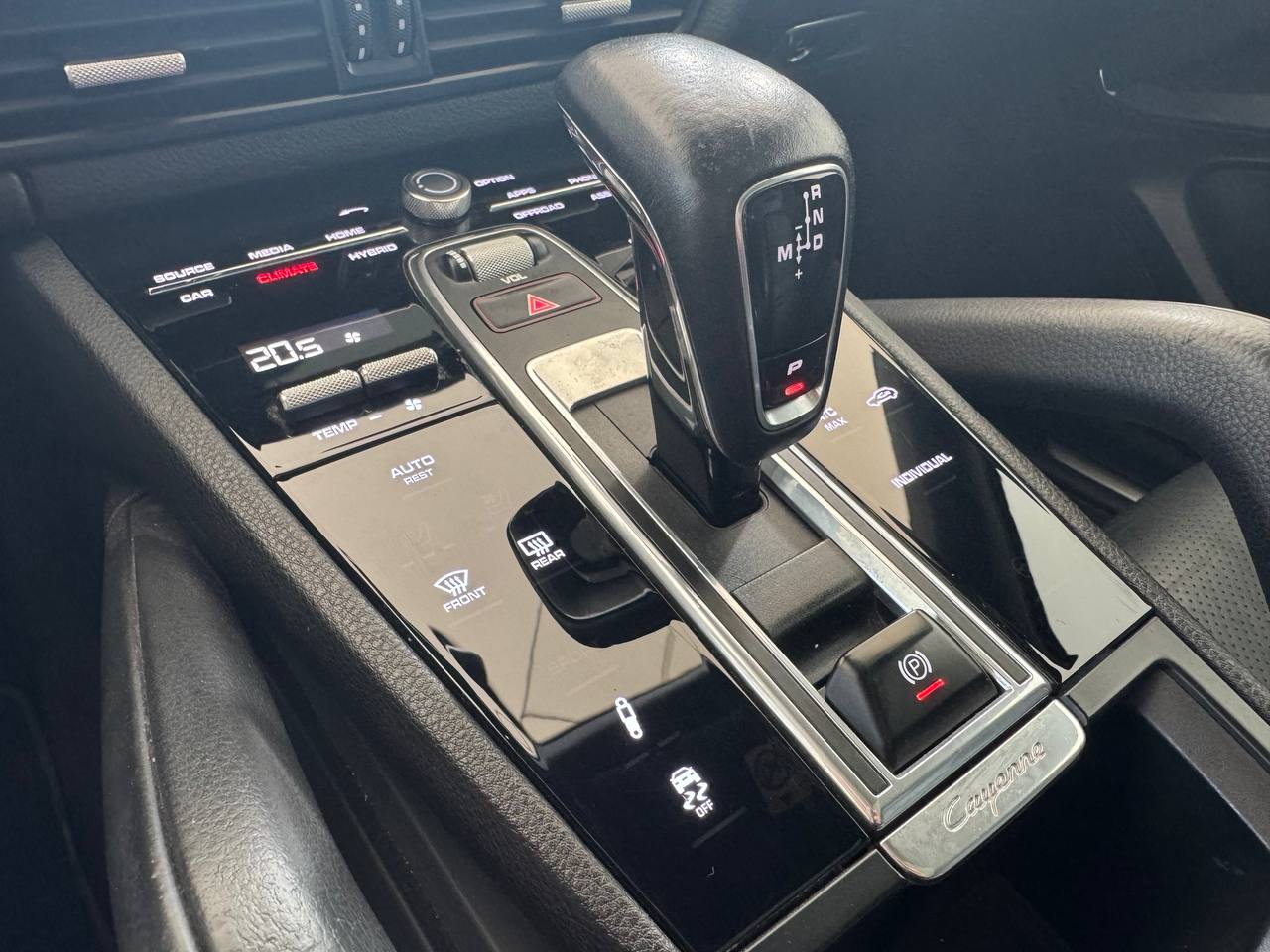 PORSCHE CAYENNE COUPE’ E-HYBRID