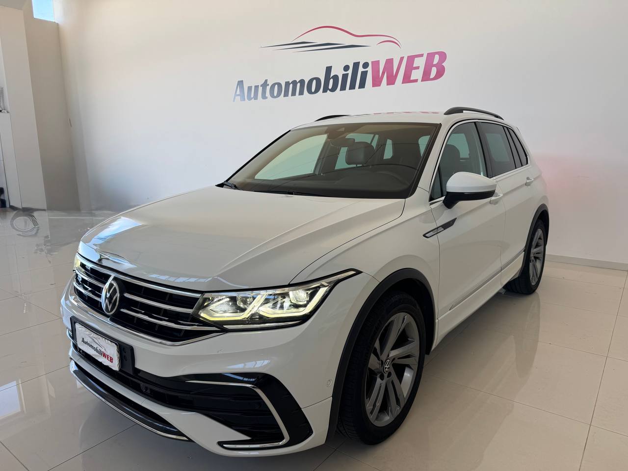 VOLKSWAEN TIGUAN R-LINE