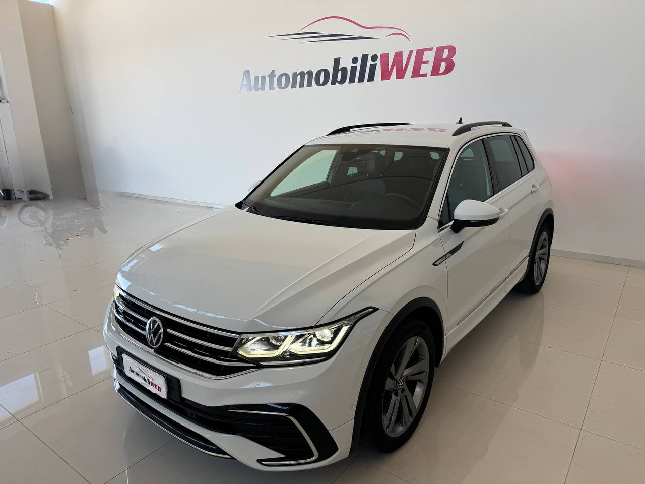 VOLKSWAEN TIGUAN R-LINE