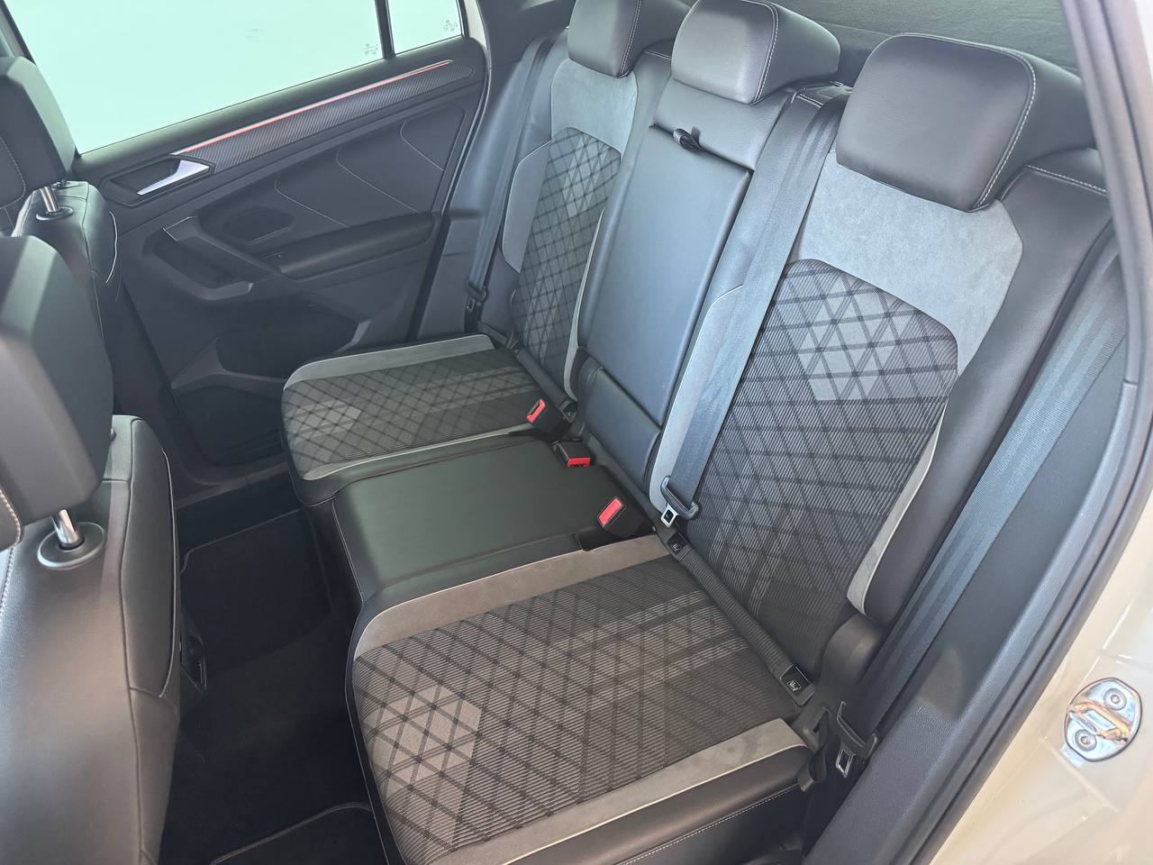 VOLKSWAEN TIGUAN R-LINE