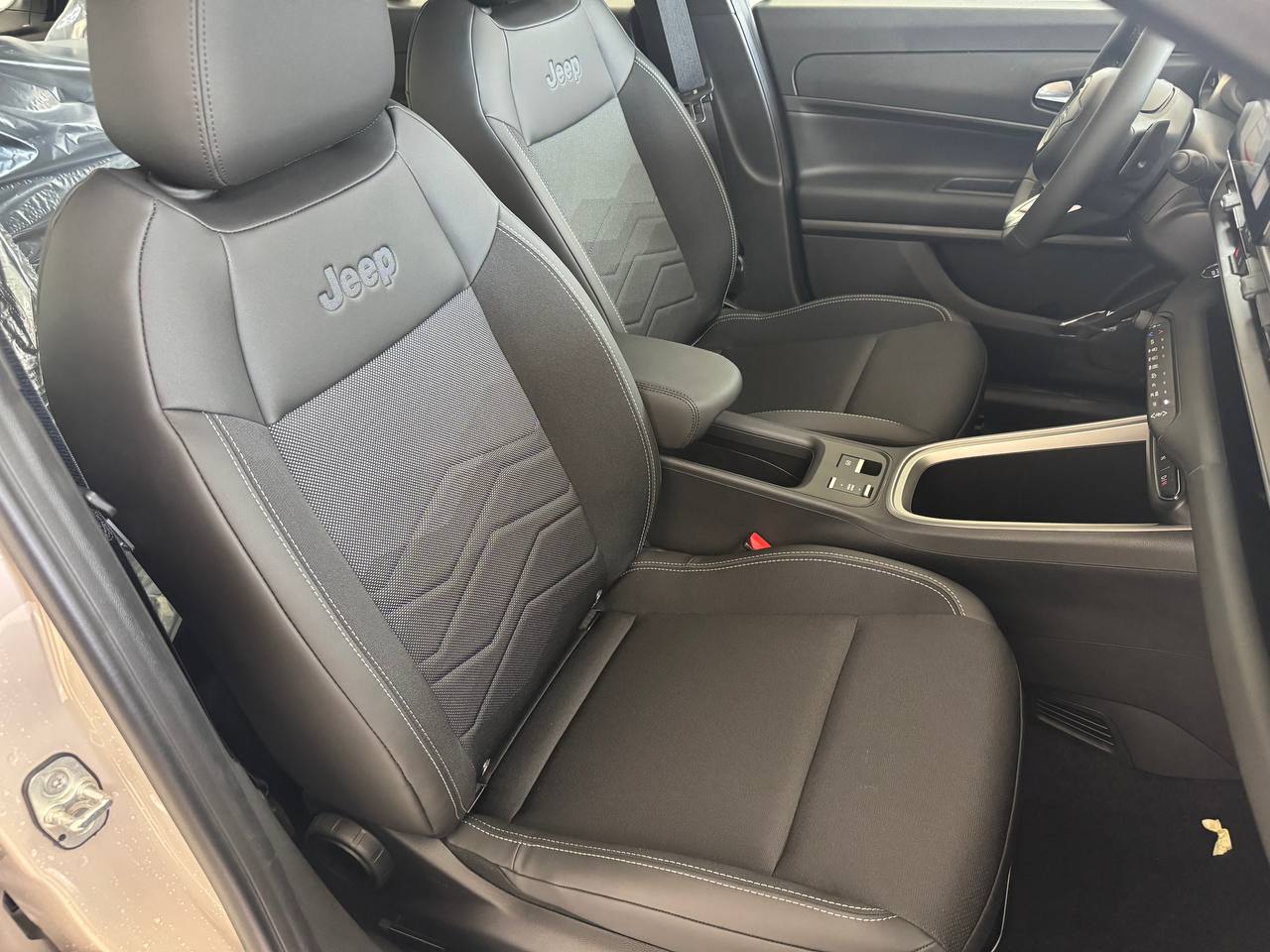 JEEP AVENGER ATTITUDE HYBRID KM.0