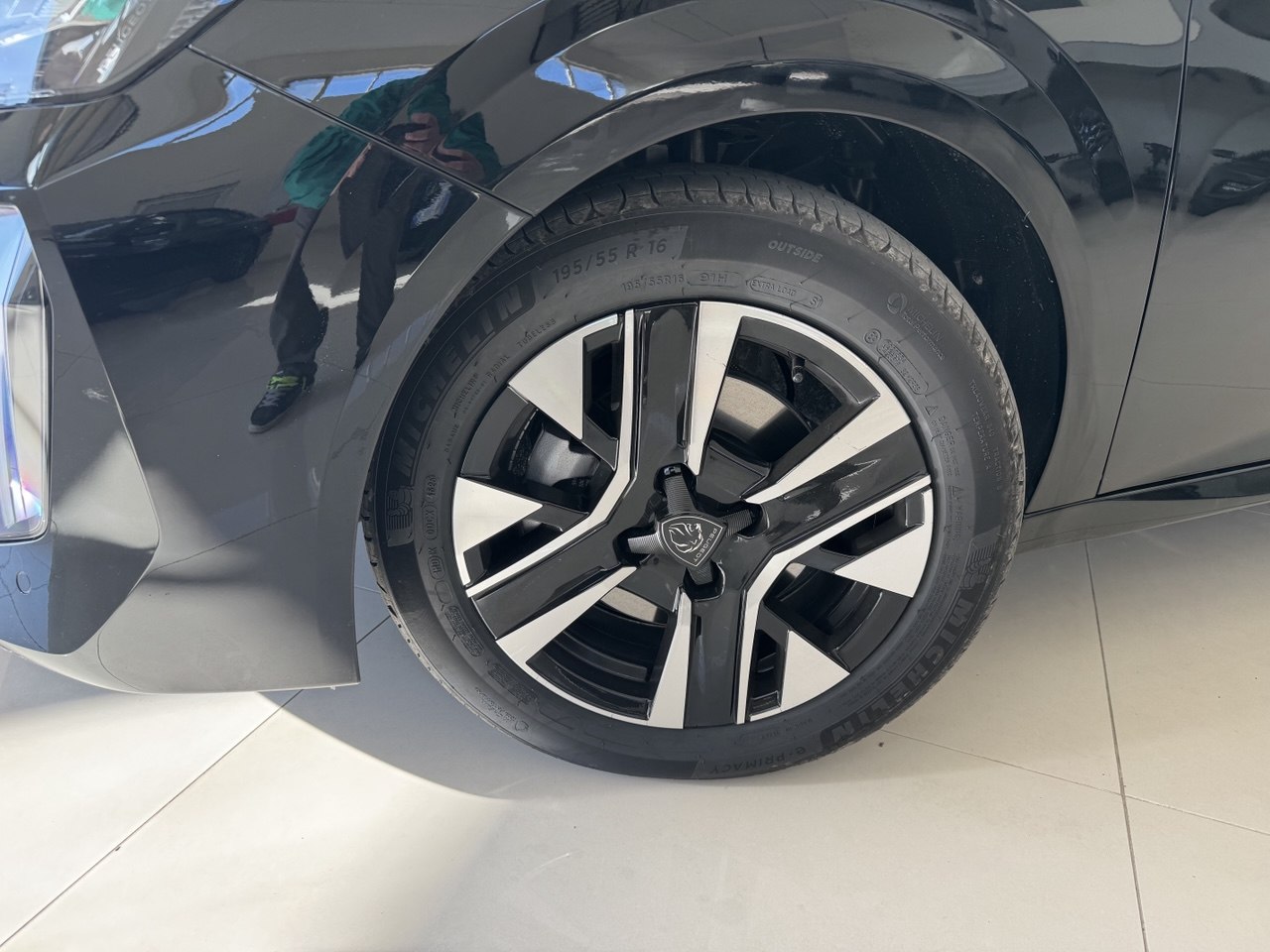 PEUGEOT 208 ALLURE HYBRID AUTOMATICA